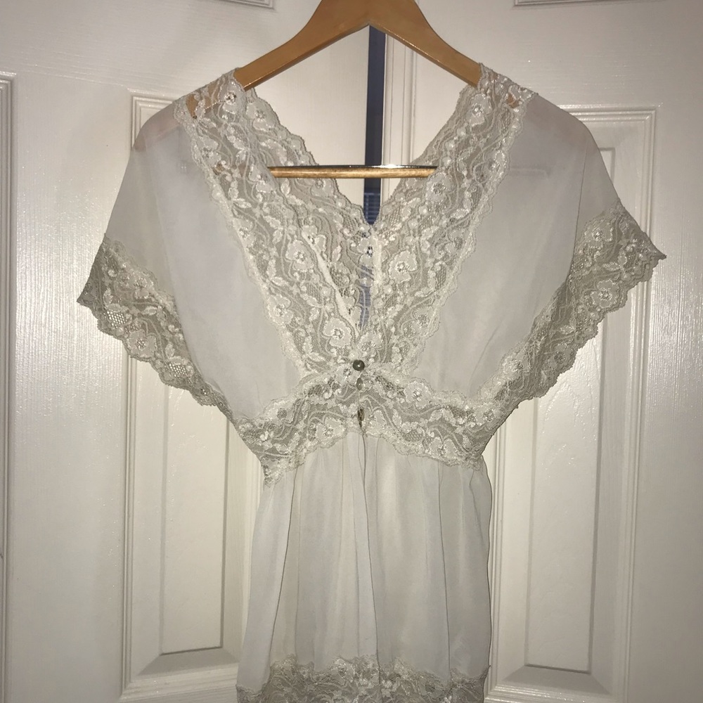 White Lace V-neck Blouse